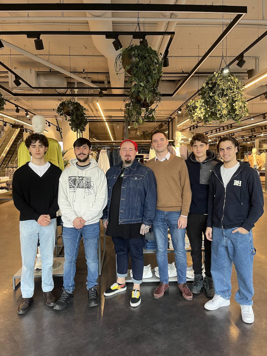Ángel Toro y otros LEINNers en un encuentro con el manager de C&A en Berlín.