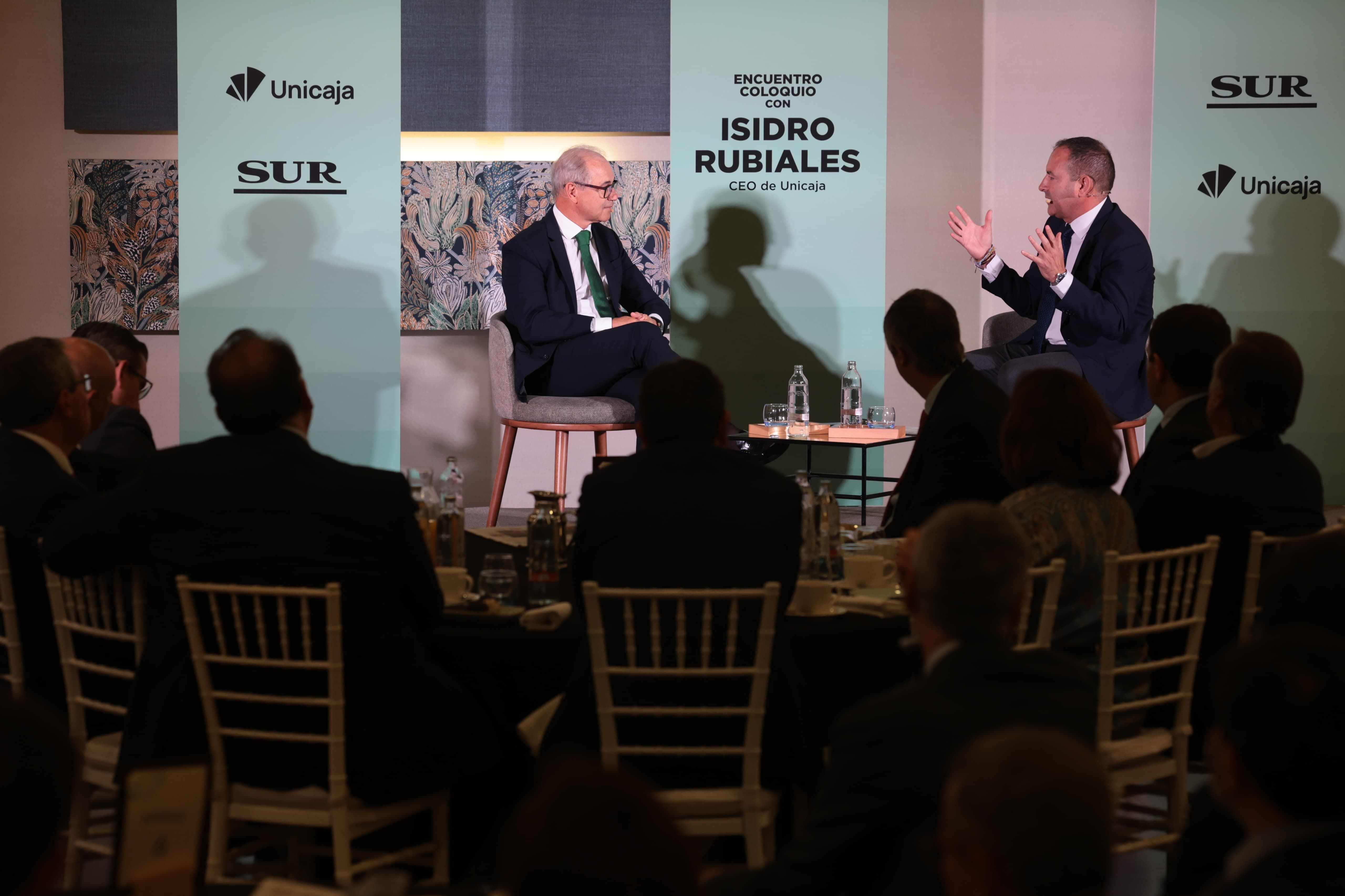 El foro SUR con Isidro Rubiales, CEO de Unicaja, en imágenes