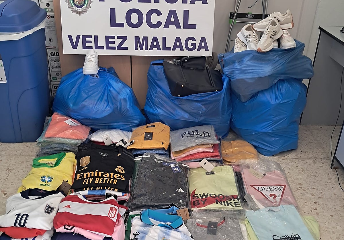 Imagen de parte del material requisado por la Policía Local de Vélez-Málaga.