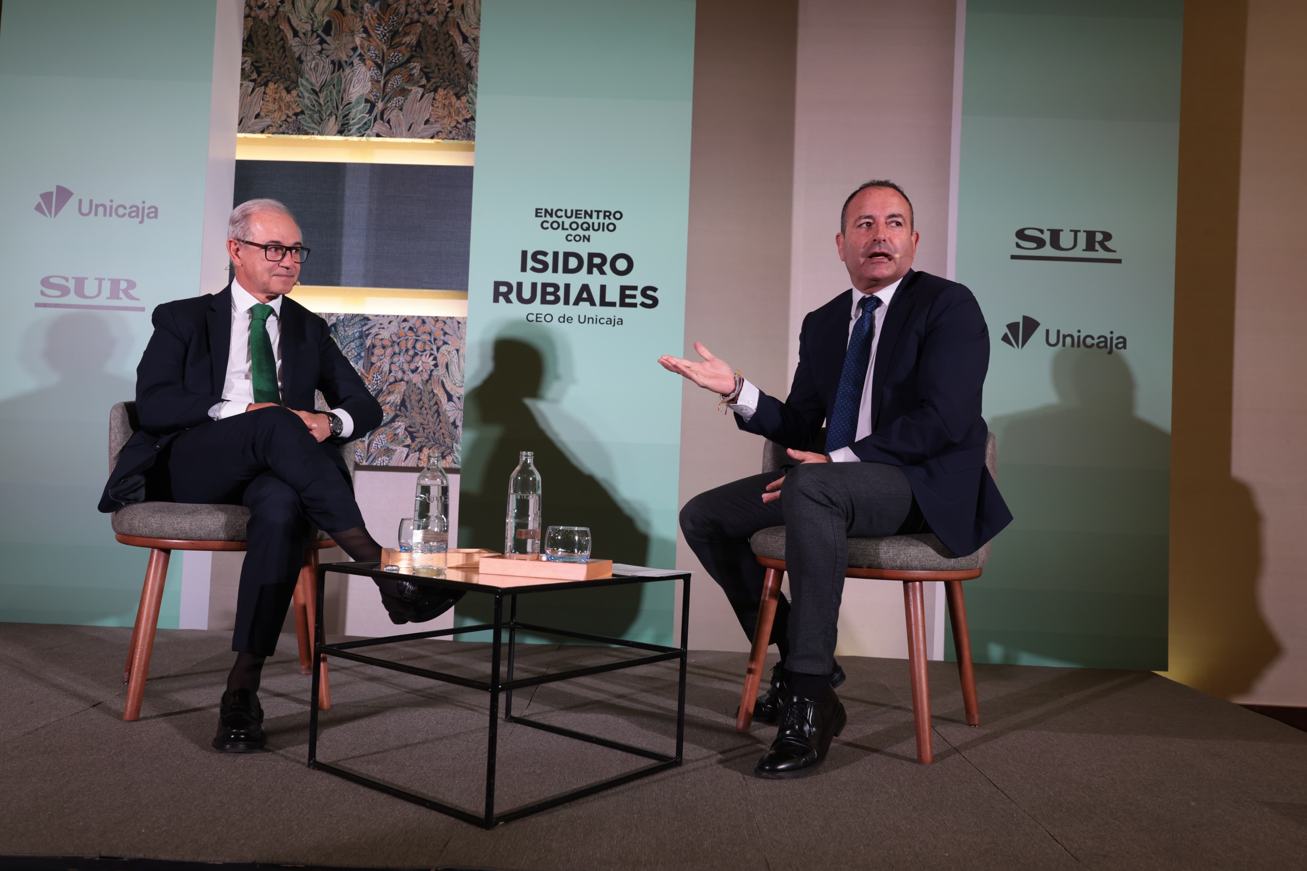 El foro SUR con Isidro Rubiales, CEO de Unicaja, en imágenes