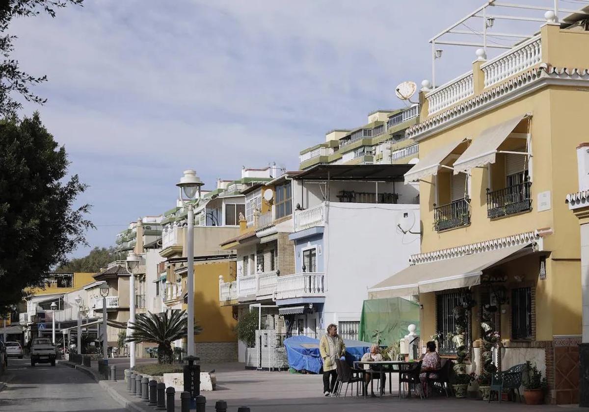 Vox pide al Ayuntamiento una solución definitiva para las viviendas del paseo marítimo de El Palo y Pedregalejo