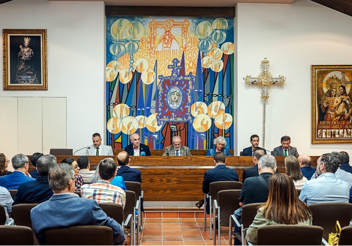 La revista La Saeta se ha presentado en la sede de la Agrupación de Cofradías.