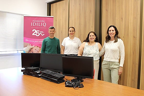 La Fundación Idiliq de Mijas dona ordenadores para familias en situación de vulnerabilidad
