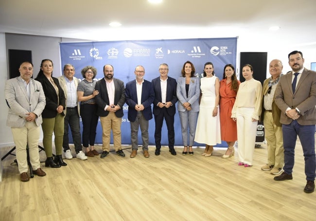 Foto de familia de los participantes en el congreso.