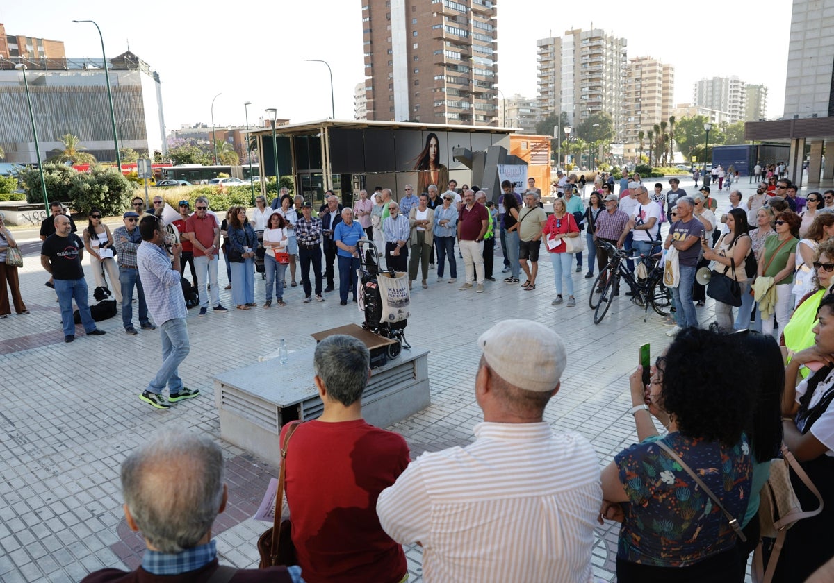 La movilización ha reunido a unas doscientas personas.