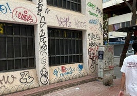 Vista de pintadas en callejones.