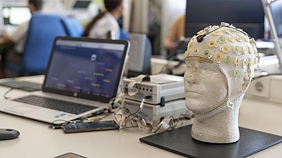 En este laboratorio de la UMA aprenden a leer la mente para ayudar a enfermos de ELA