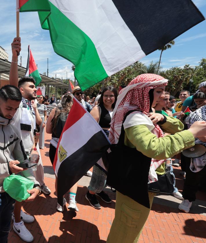 Imagen secundaria 2 - La manifestación propalestina quiere que la UMA rompa con Israel como las Universidades de Jaén y Granada