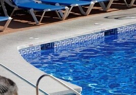 Fallece un joven de 21 años en una piscina de Fuengirola