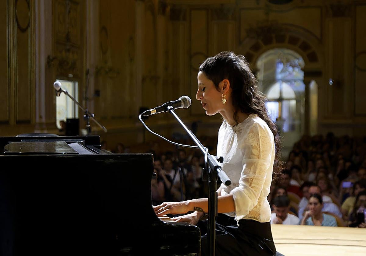 Imagen principal - Travis Birds: «He ganado mi pelea contra el mundo»