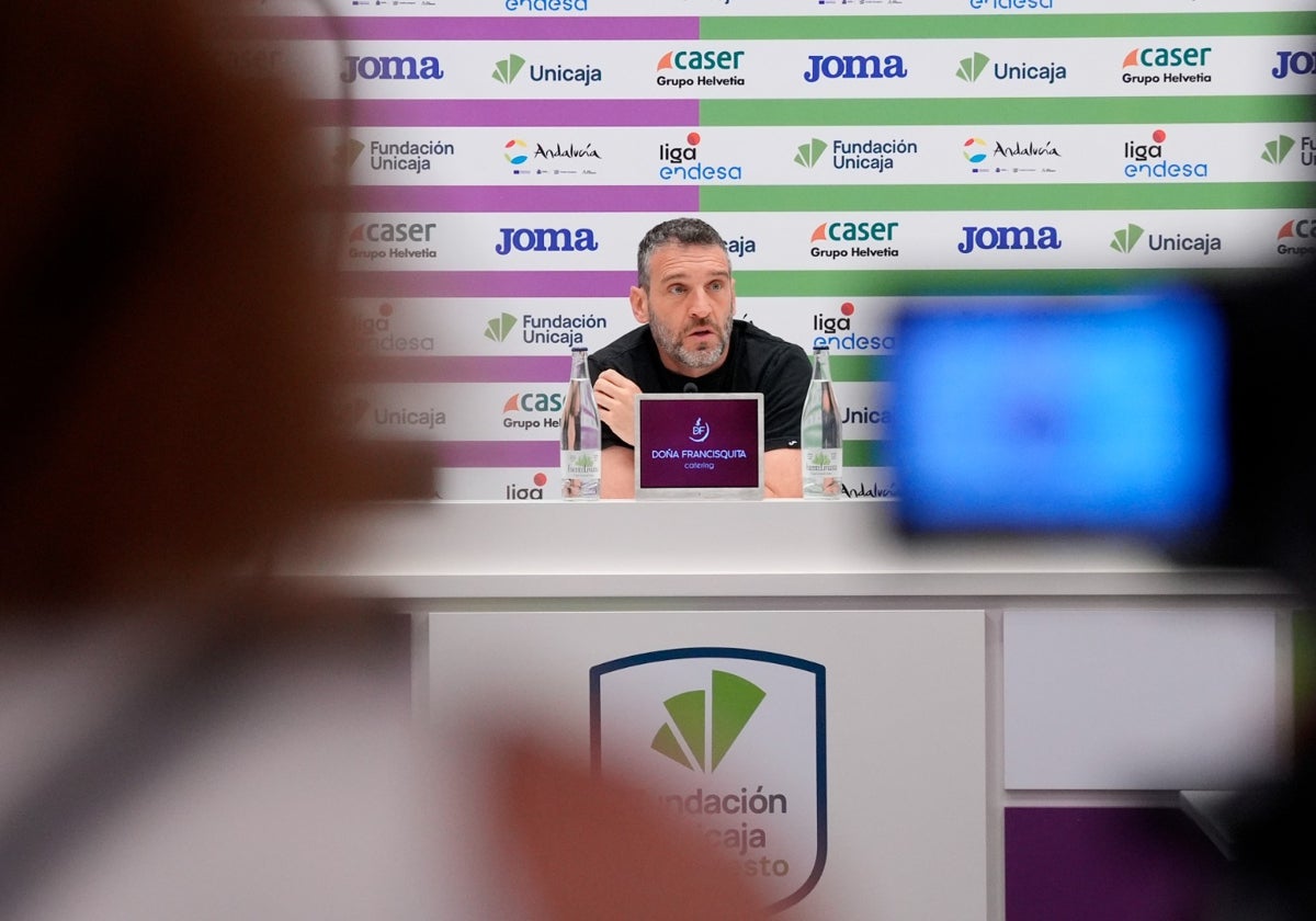 Ibon Navarro, en la rueda de prensa previa al Baxi Manresa-Unicaja.