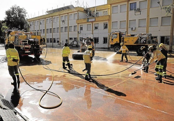 Trabajos de limpieza tras el desastre de la tormenta Gloria en Campanillas, enero de 2020.