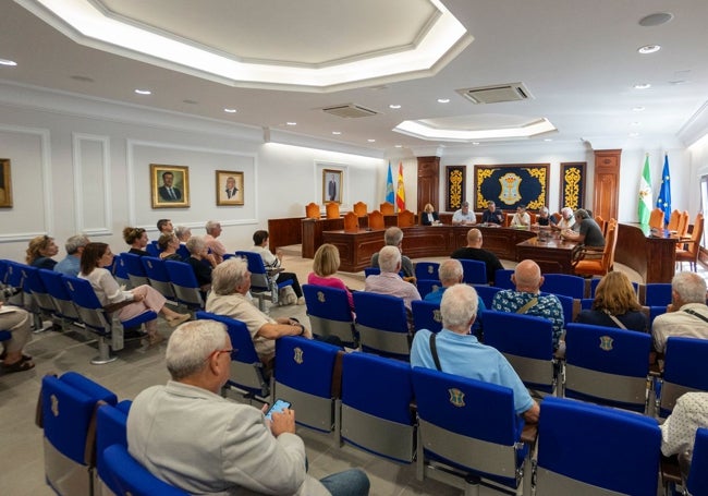 Imagen de la reunión de trabajo que ha tenido lugar este lunes en el Ayuntamiento nerjeño.