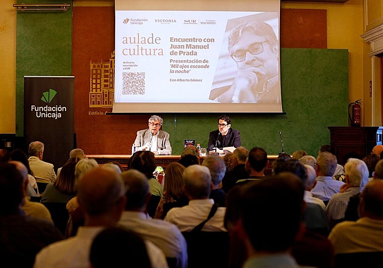 Así ha sido la presentación de 'Mil ojos esconde la noche', de Juan Manuel de Prada, en el Aula de Cultura SUR