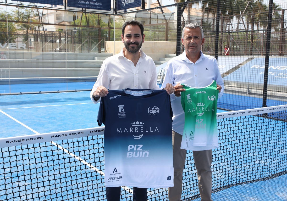 Nueva equipación de la Federación Andaluza de Pádel con la marca 'Marbella'.