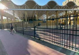 Imagen de una de las zonas en las que se va a actuar junto al patio del colegio Joaquín Herrera.