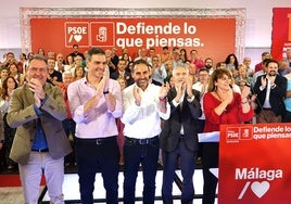 Pedro Sánchez junto a Juan Espadas y Dani Pérez en un mitin de las elecciones municipales del pasado año.