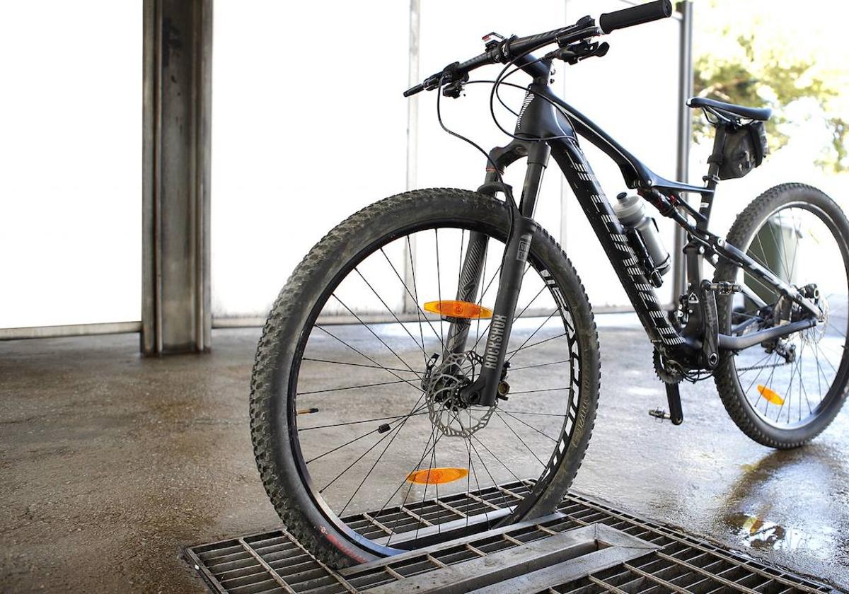 Autolavados Cártama también facilita la limpieza de bicicletas.