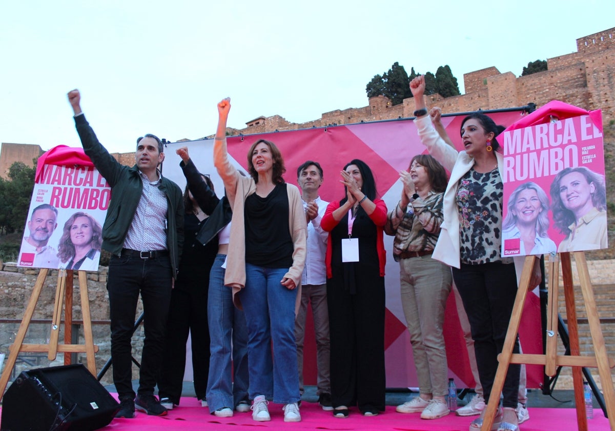 Valero y García Sempere, a la izquierda de la imagen, junto a otros integrantes de Sumar e IU, esta tarde en Málaga.