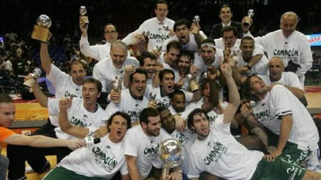 Sólo una vez en la historia el Unicaja ha terminado el play-off levantando el título. ¿Recuerdas el quinteto inicial de aquel partido que terminó con el campeonato?