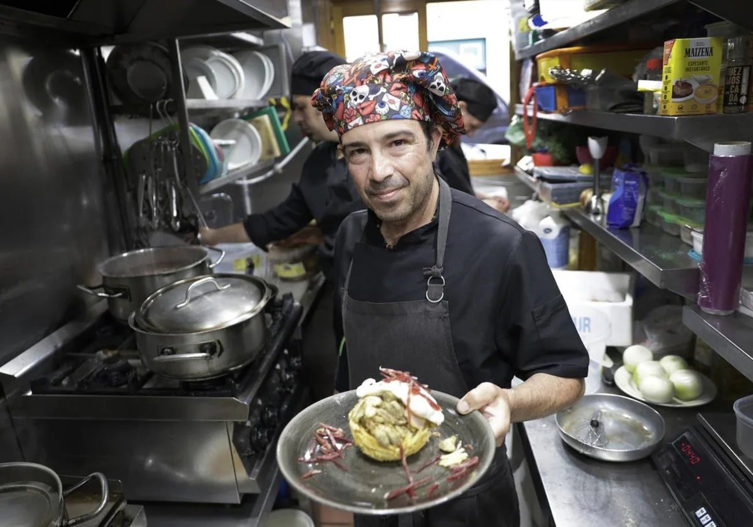 Así es Marcos Zorrilla, el cocinero del Mesón Ibérico de Málaga