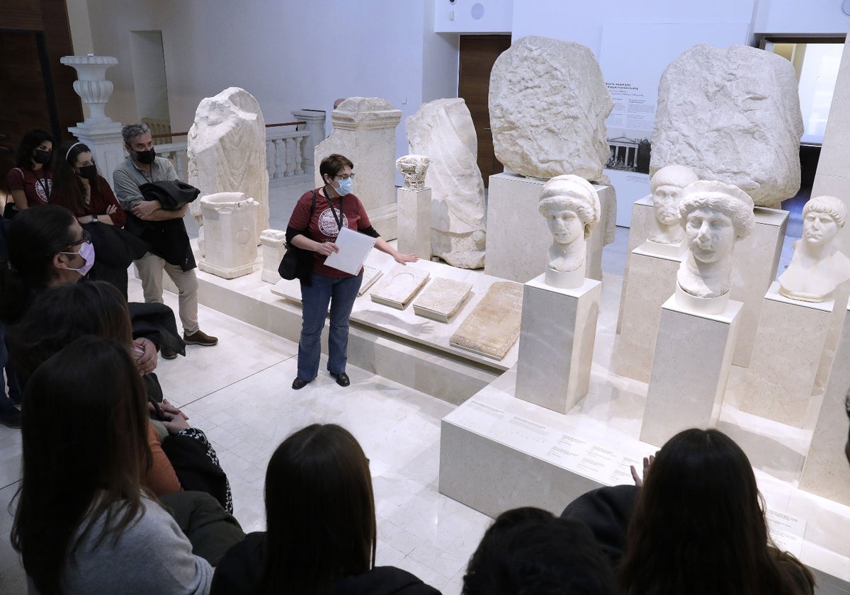 Visita guiada en el Museo de Málaga.