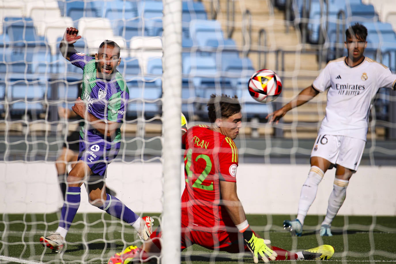 El Real Madrid Castilla-Málaga, en imágenes