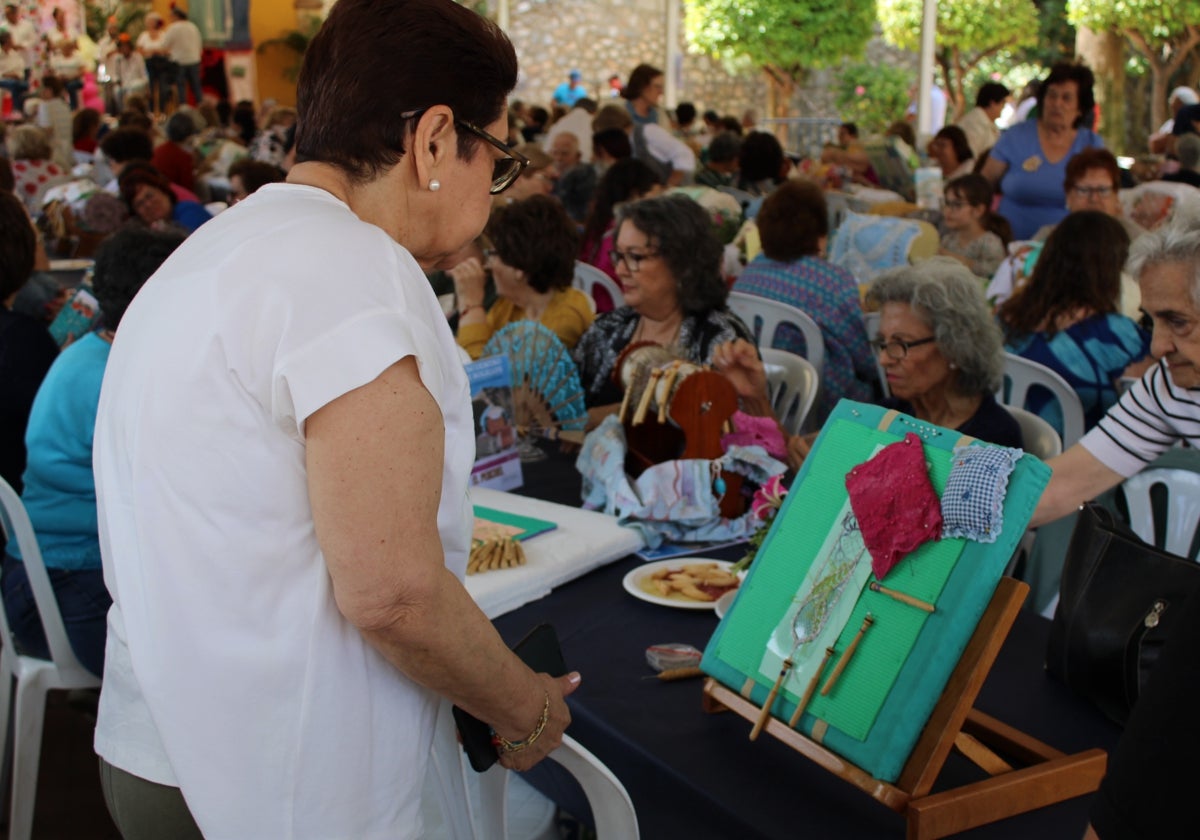 Participantes en el encuentro de bolillos.