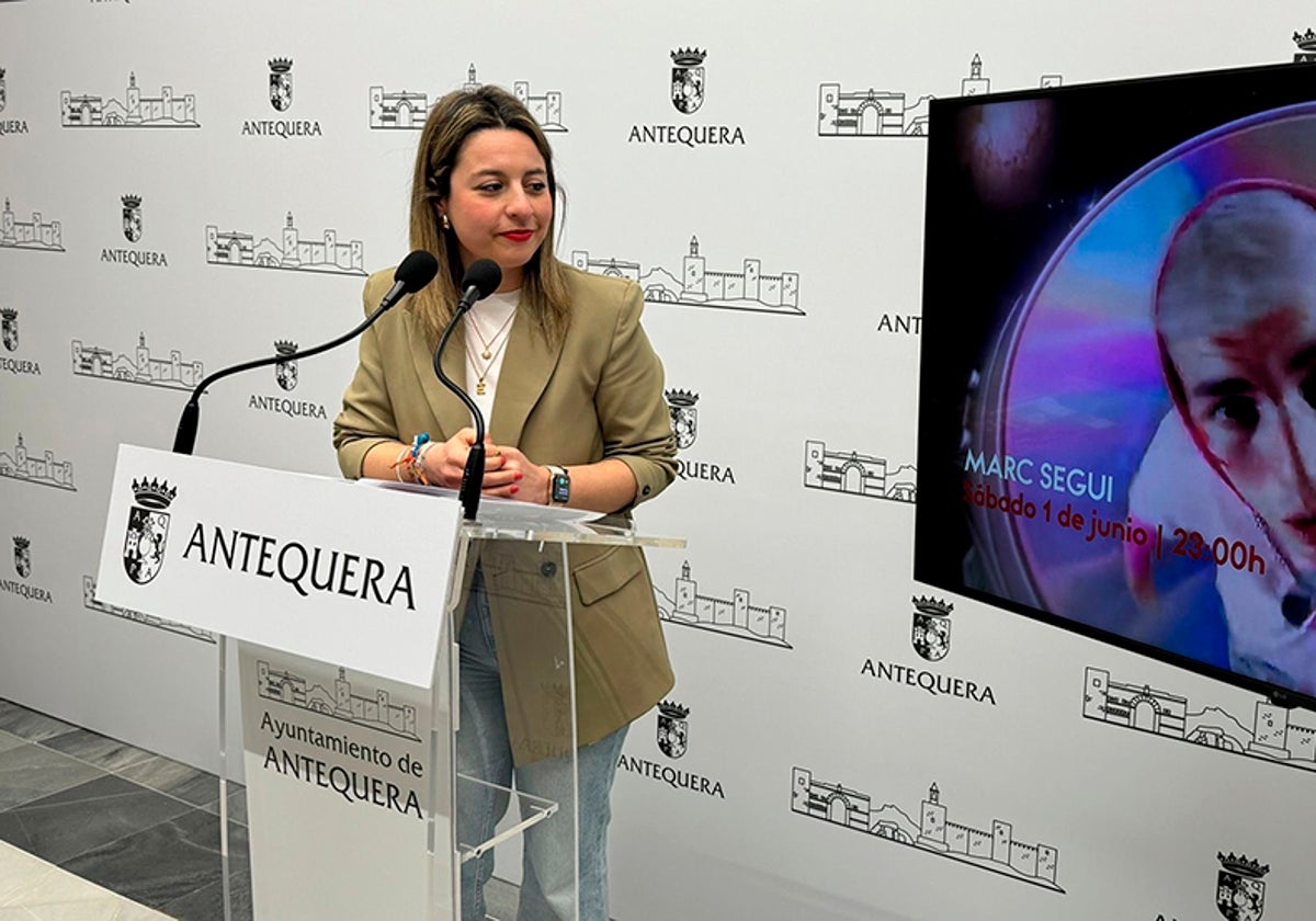 La teniente de alcalde Elena Melero al presentar las actuaciones de la feria