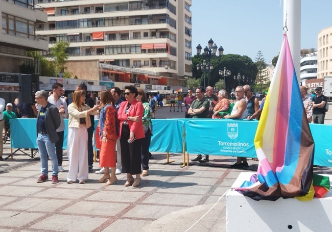 El momento previo al izado de la bandera.