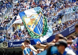 Imagen de la grada de La Rosaleda durante un partido de esta temporada.