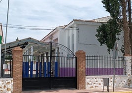 La fachada del colegio Nuestra Señora del Rosario de Humilladero.