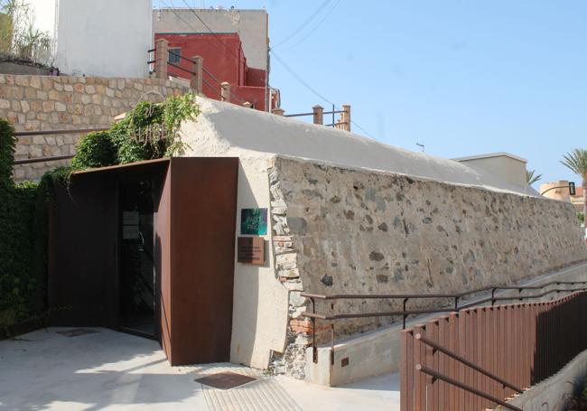Cultura. El Aljibe es un antiguo depósito de agua que alberga hoy exposiciones vinculadas al arte.