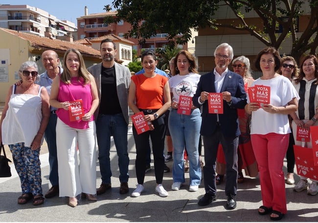 Granados y Murillo, junto a cargos públicos y militantes socialistas en Fuengirola.