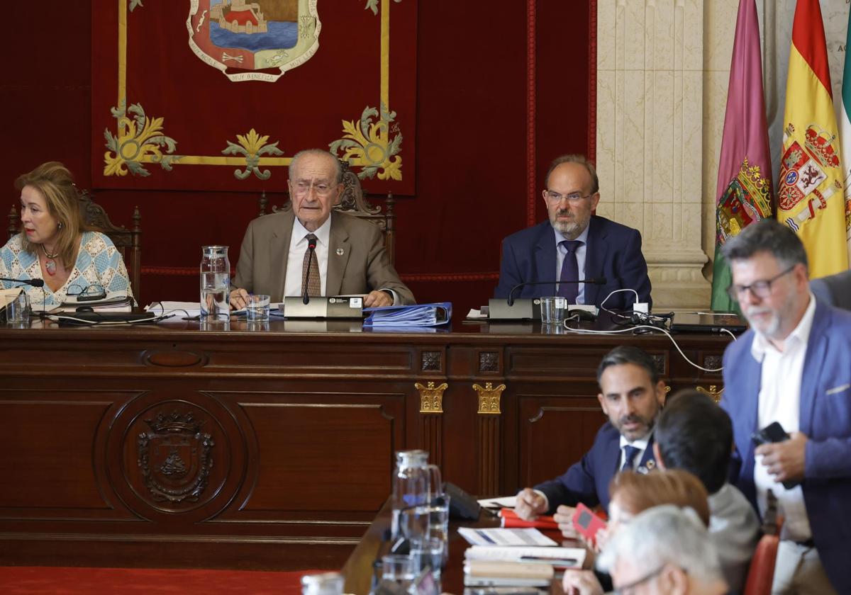 De la Torre, en la presidencia, y Dani Pérez, en la bancada de la oposición.