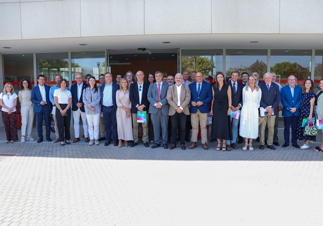 Organizadores y algunos de los responsables de los cursos.