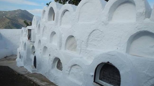 Los cementerios también pueden ser monumentos, como este circular, construido en el siglo XIX. Lo puedes visitar en...