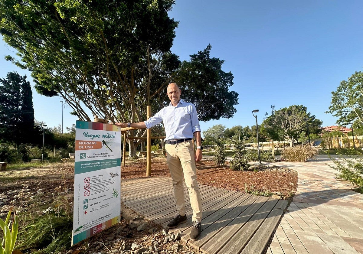 El concejal en las instalaciones del parque natural.