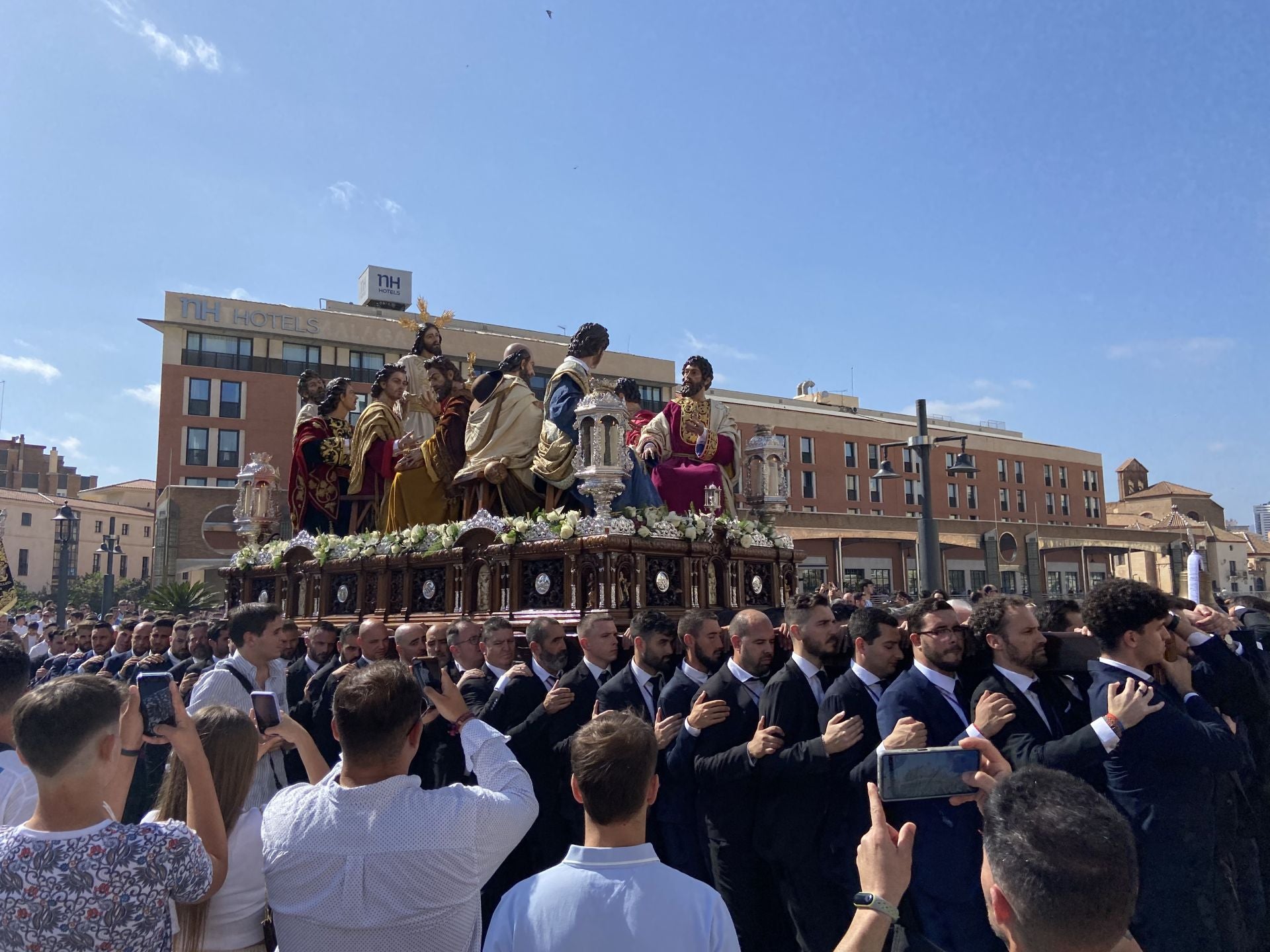 Traslado de los titulares de la Cena al Centro de Málaga