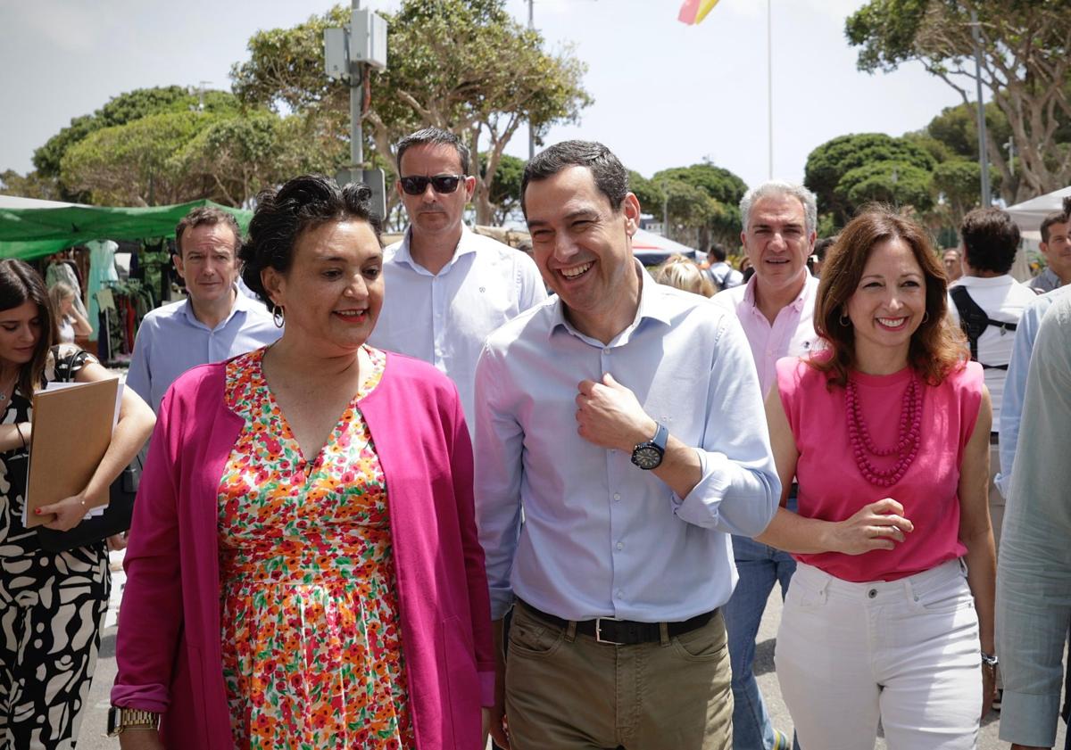 Imagen principal - Juanma Moreno anima desde Torremolinos a votar al PP para lograr mayores recursos hídricos