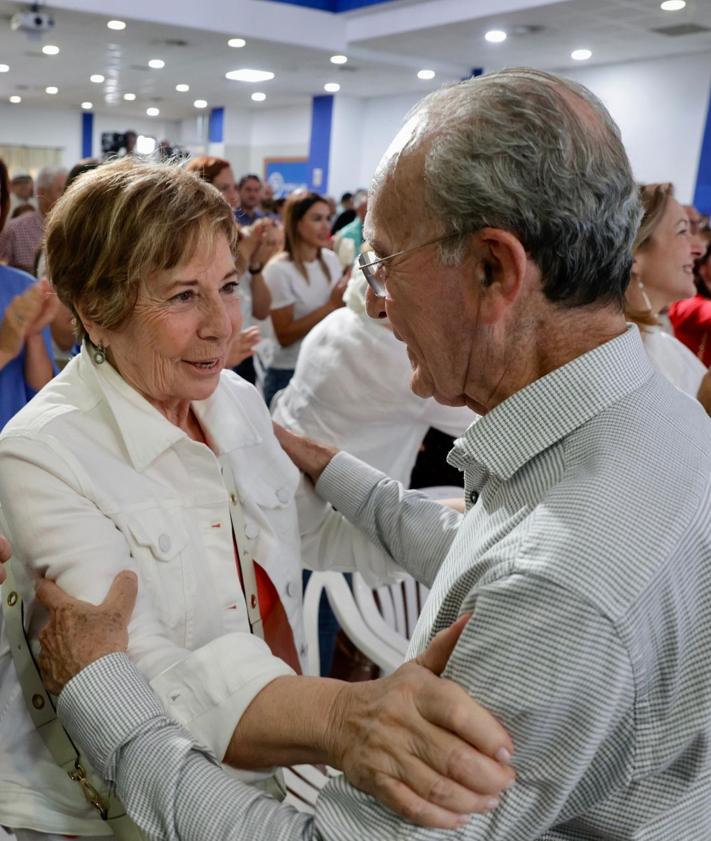 Imagen secundaria 2 - Juanma Moreno anima desde Torremolinos a votar al PP para lograr mayores recursos hídricos