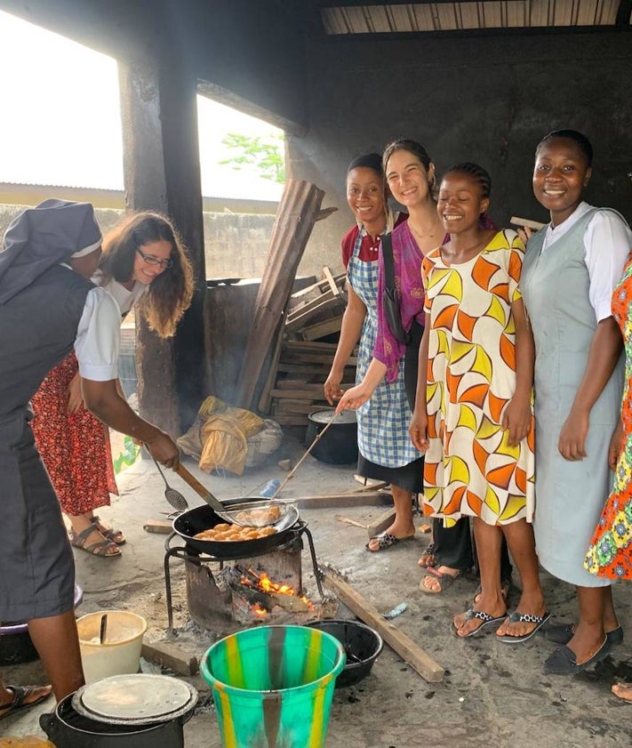 Imagen secundaria 2 - Desde enero hasta junio, Eva Martín está de voluntaria misionera de Salesianos en Nigeria. 