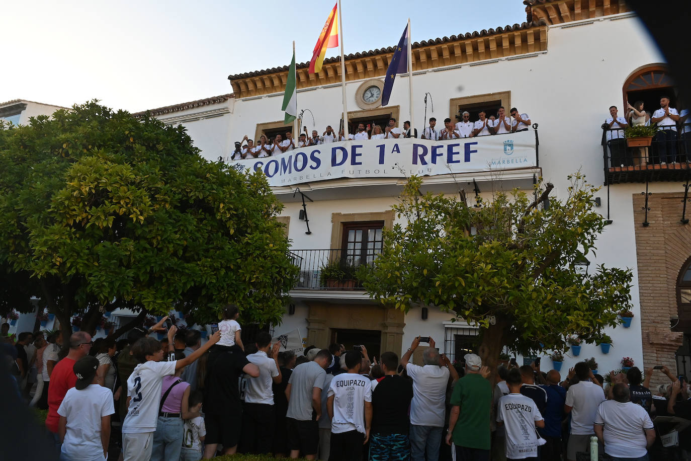 El Marbella celebra a lo grande el ascenso de categoría