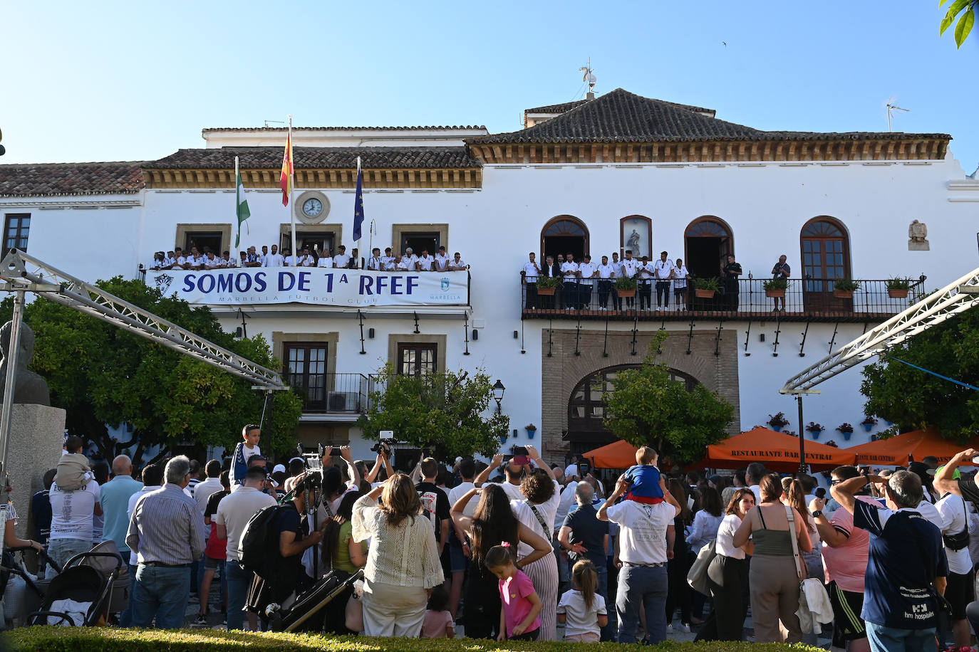 El Marbella celebra a lo grande el ascenso de categoría