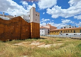 Solar de la calle Cerrojo en el que están previstas 50 VPO desde hace años.