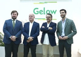 El fundador de Gelow, Javier Lara; el alcalde de Antequera, Manuel Jesús Barón, el edil de Anejos, José Manuel Fernández y el edil de Servicios de Presidencia, Antonio García.