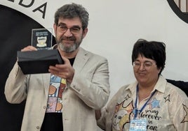 Pachi, con su premio.