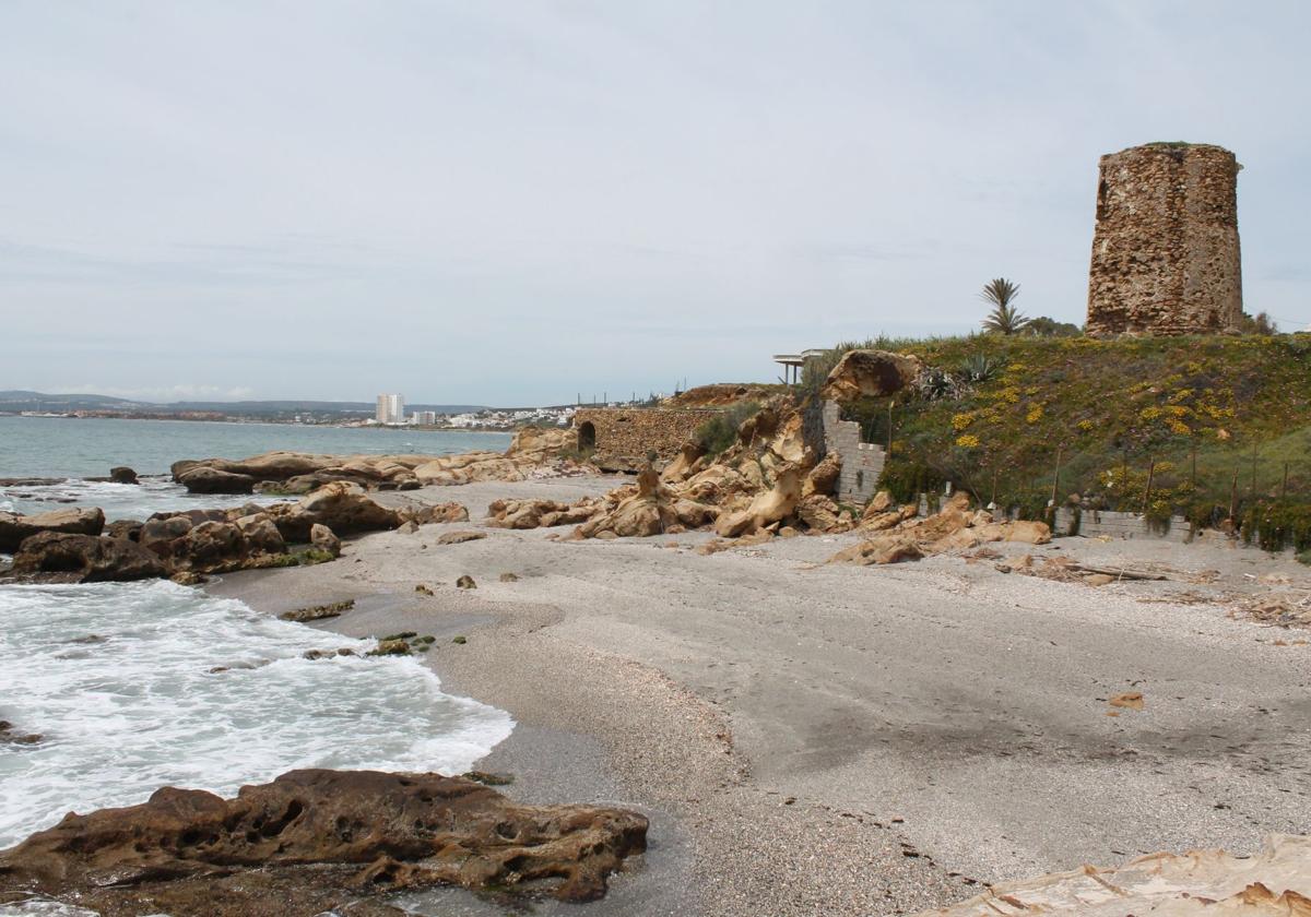 Punta Chullera es la más occidental de las playas malagueñas.