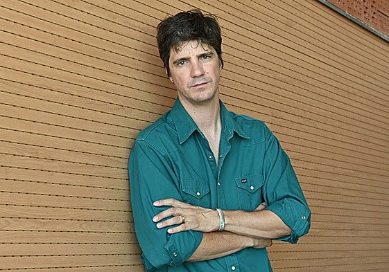 Alejandro Simón Partal: «El libro dejará insatisfechos a los fans de Los Planetas, y quizás esa sea su mayor virtud»