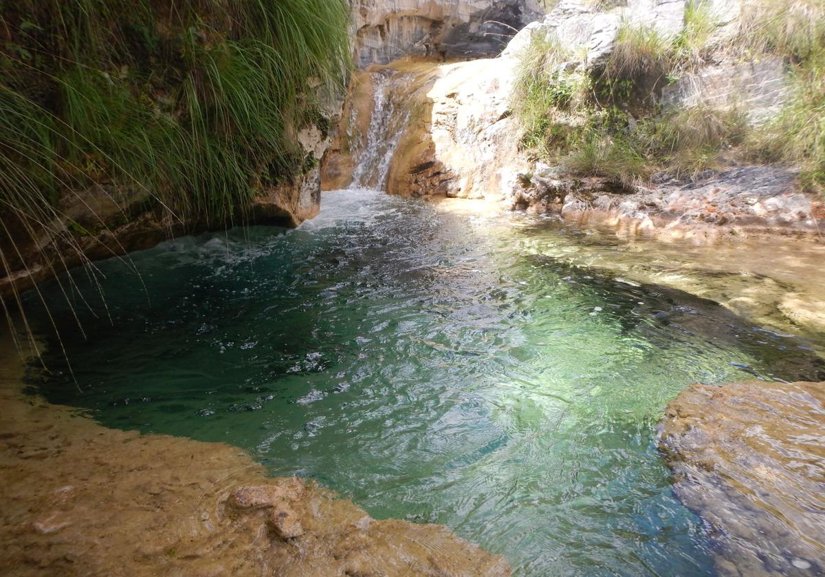 En la segunda mitad de la ruta, se verán pozas y saltos de agua como éstos